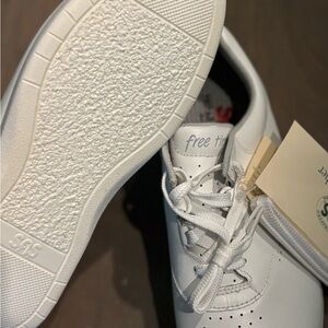 NEW without box Shoes SAS walking shoe 👞 women’s size 9 retails $195